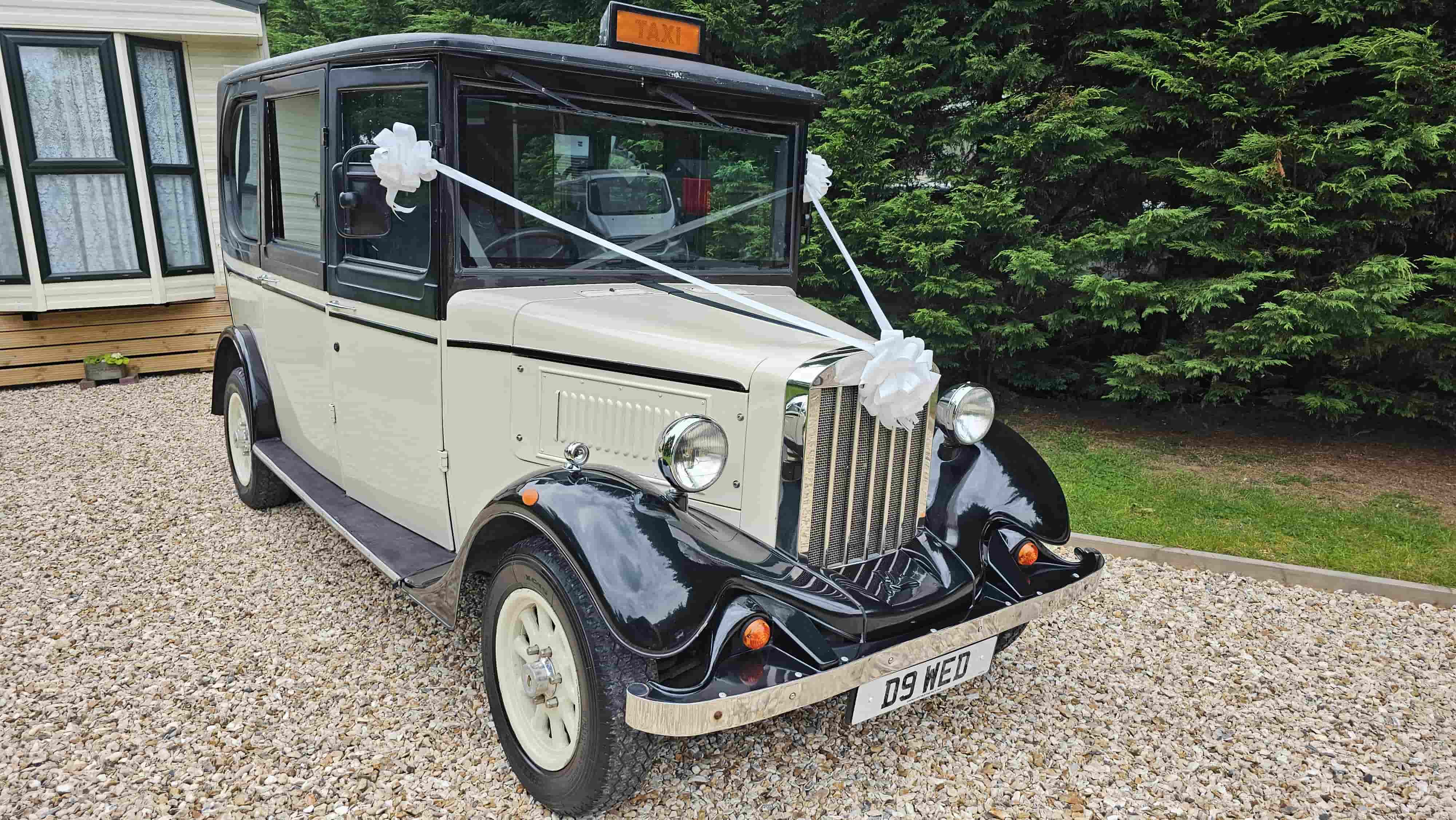 5 seater 1930's Style Vintage Wedding Car